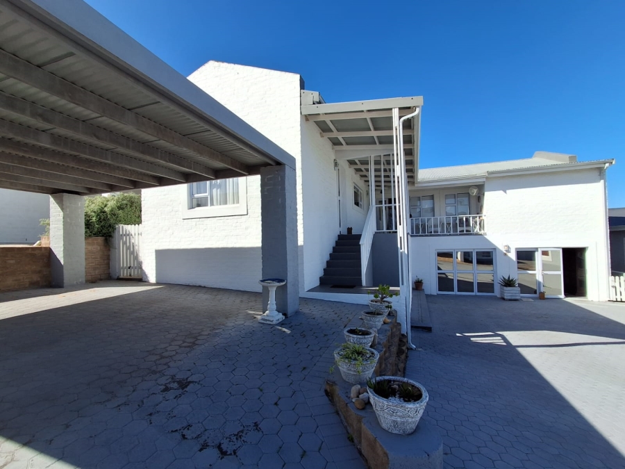 4 Bedroom Property for Sale in Stilbaai Wes Western Cape
